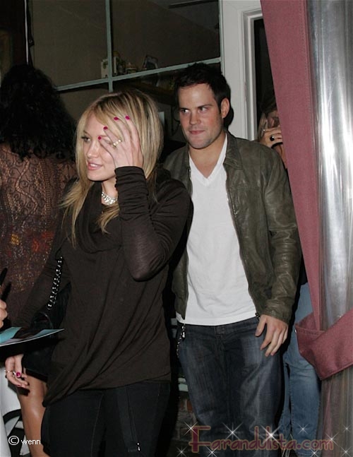 mike comrie hilary duff wedding. hilary duff mike comrie ring