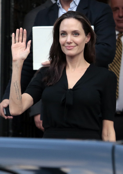 Angelina-Jolie-Visits-Refugees.jpg