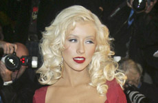 Christina Aguilera removió sus implantes?