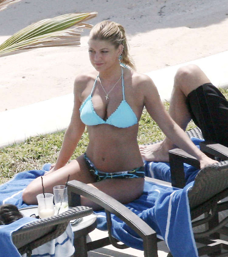 fergie-beach-06.jpg