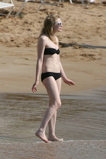 kirsten_dunst_bikini_4.jpg