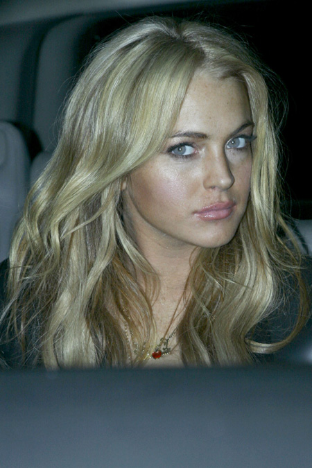 lindsay_lohan_back_to_blonde_04.jpg