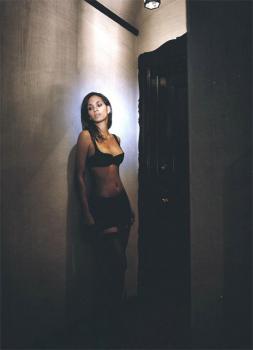 halle_berry_squire_mag_farandulista_04.jpg