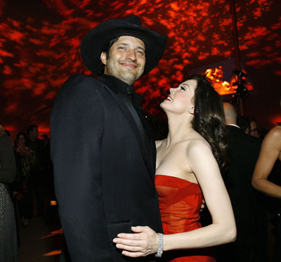 Rodriguez niega romance con Rose McGowan robert-rodriguez-rose-mcgowan-grindhouse.jpg