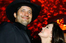 Rodriguez niega romance con Rose McGowan