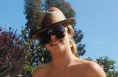 Britney en topless…. She’s BACK!