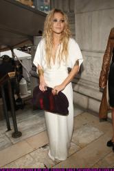 mary_kate_olsen_at_cfds_fashion_show_farandulista_04.jpg