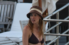 Hilary Swank en bikini