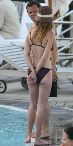 hilary_swank_bikini.jpg