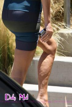 victoria_beckham_legs_farandulista_00.jpg