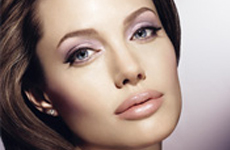 Nuevas promos de Angelina Jolie para Shiseido