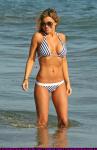 carmen_electra_beach_bikini_05.jpg