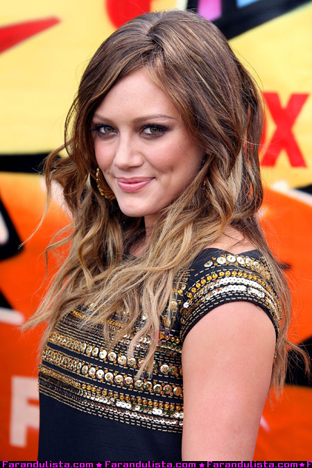 hilary-duff-2007-teen-choice-awards-arrivals-09.jpg