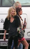 kate_moss_at_the_glastonbury_festival_14_122_508lo.JPG