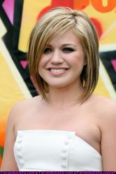 kelly-clarkson-2007-teen-choice-awards-arrivals-04.jpg