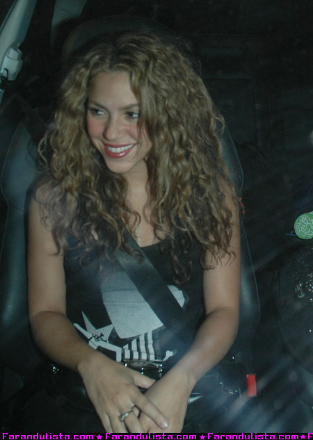 shakira_at_koi_restaurant_01.jpg