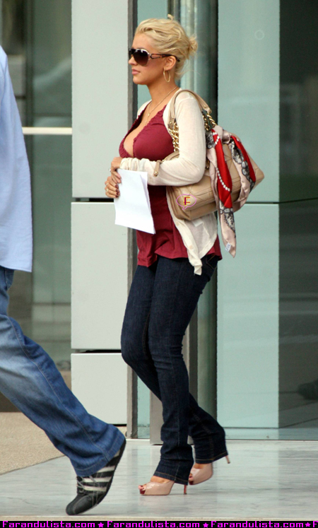 christina-aguilera-medical-office-02.jpg