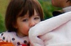 Suri Cruise y Katie Holmes en Berlin