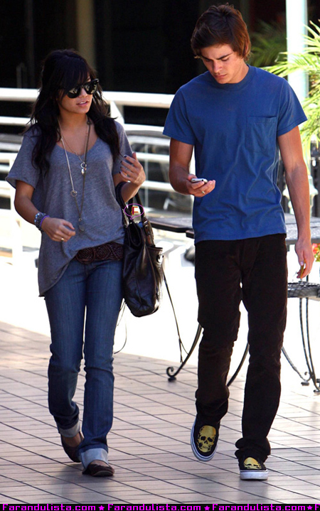 vanessa-hudgens-zac-efron-item-06.jpg