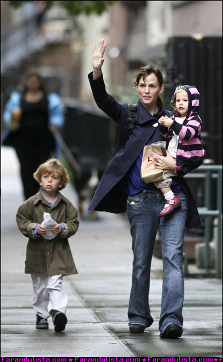 jennifer-garner-and-daughter-violet-in-new-york-01.jpg