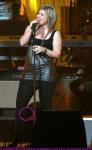 kelly-clarkson-adre-agassi-charitable-fundation-01.jpg