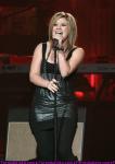 kelly-clarkson-adre-agassi-charitable-fundation-03.jpg