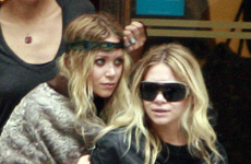 Ashley y Mary-Kate Olsen de compras en Paris