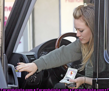 hilary_duff_goes_to_the_dry_cleaners_in_burbank_02.jpg