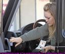 hilary_duff_goes_to_the_dry_cleaners_in_burbank_02.jpg