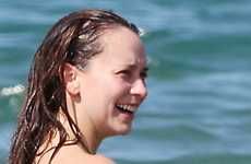 Jennifer Love Hewitt en bikini – Hot or Not?