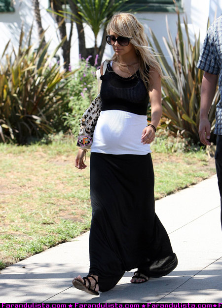 nicole-richie-candids-october-01.jpg