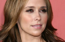 Jennifer L Hewitt responde a las criticas sobre sus fotos en Hawaii