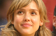 Jessica Alba embarazada de su novio Cash Warren