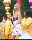 jessica-simpson-walt-disney-world-christmas-parade-nov-30-03.jpg