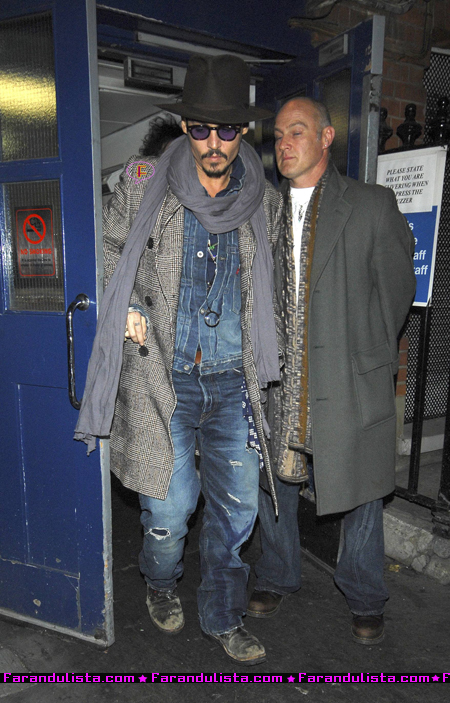 johnn-depp-leaves-hi-hotel-london_02.jpg