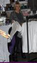 lindsay_lohan_shops_at_american_apparel_with_friends_02.jpg