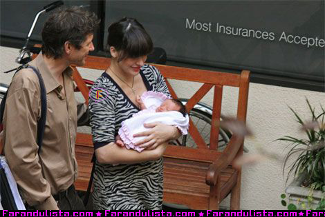 milla-jovovich-and-family.jpg