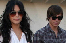 Vanessa Hudgens y Zac Efron enamorados y bebiendo