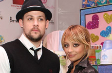 Nicole Richie y Joel Madden ayudan a las madres menos afortunadas