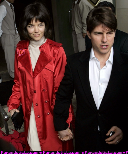 tom-cruise-katie-holmes-leaving-the-l-ermitage-hotel-beverly-hills-04.jpg