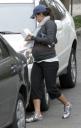 halle-berry-huge-belly-03.jpg