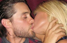 Jared Leto besandose con Paris Hilton