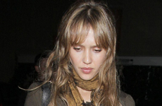 Jessica Alba saliendo de La Scala Restaurant
