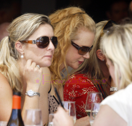 nicole-kidman-lunches-with-friends-02.jpg