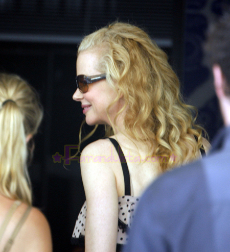 nicole-kidman-lunches-with-friends-03.jpg