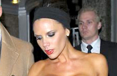 Victoria Beckham celebro con el peor de sus looks