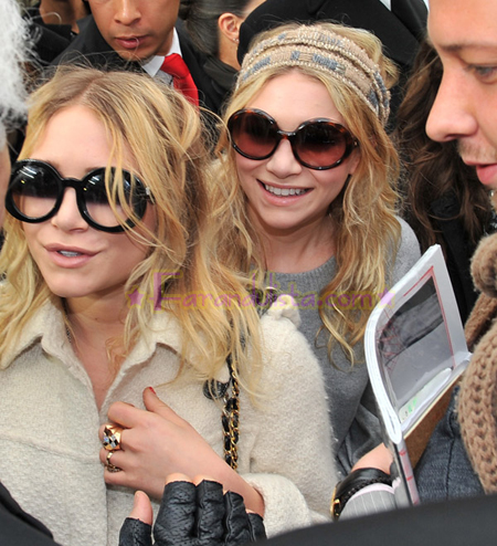 ashley-mary-kate-olsen-chanel-fashion-show-05.jpg