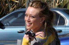Hilary Duff feliz en Toluca Lake