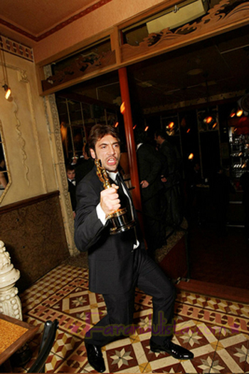 javier-bardem-miramax-academy-awards-party-02.jpg