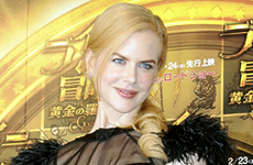 Nicole Kidman muestra orgullosa su barriguita en Japon